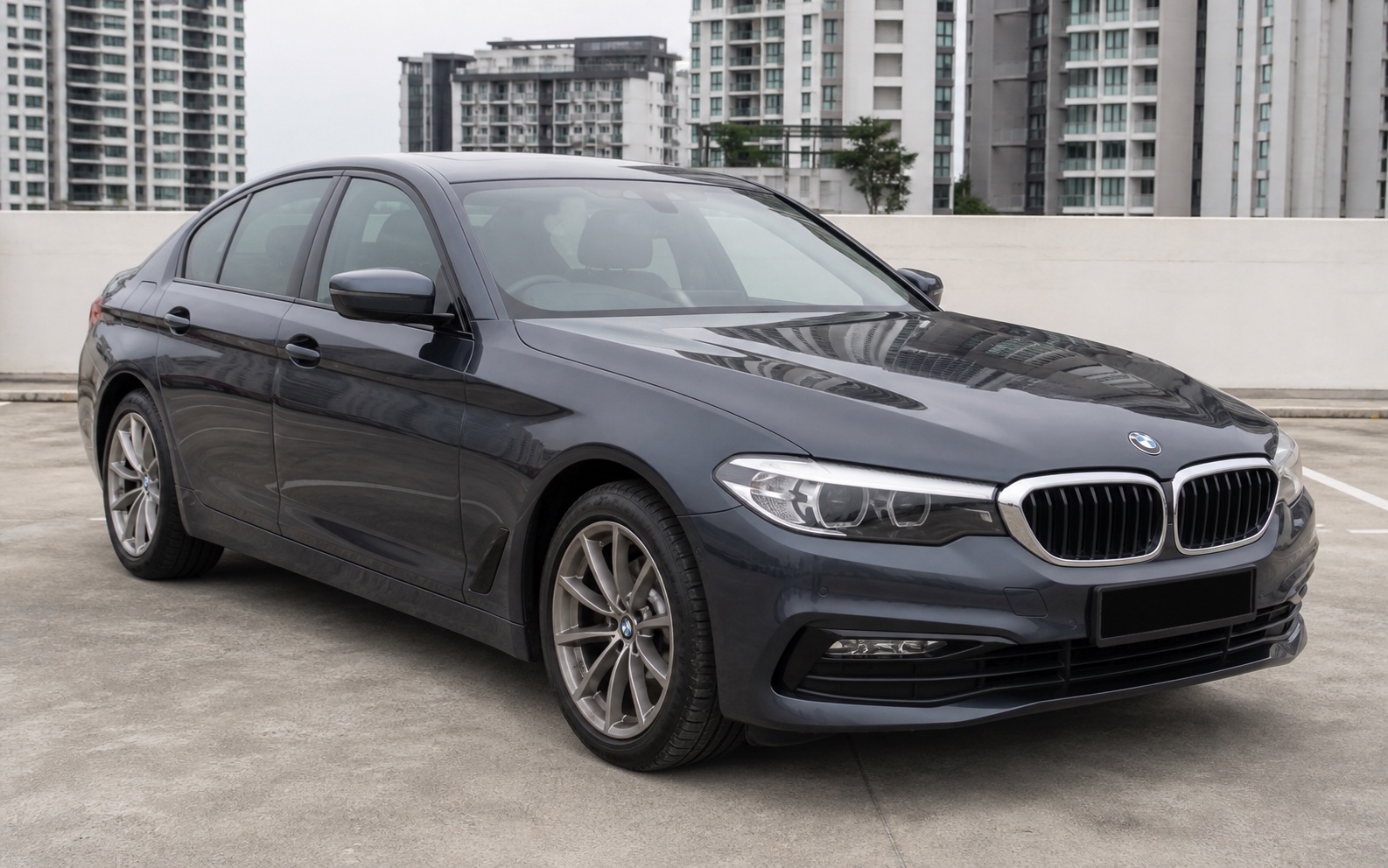 Catalogue visual of a graphite grey BMW G30