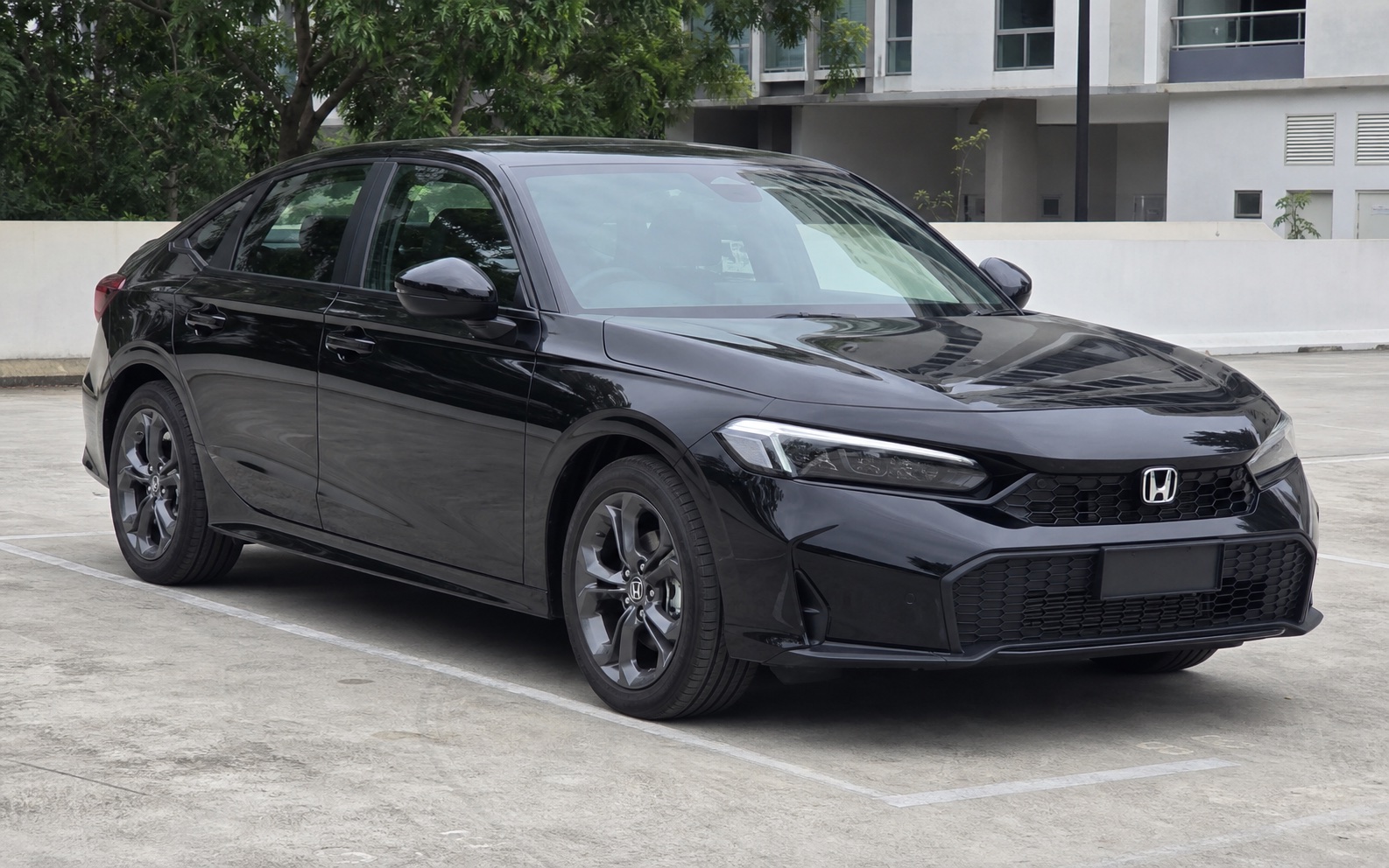 Catalogue visual of a crystal black Honda Civic RS